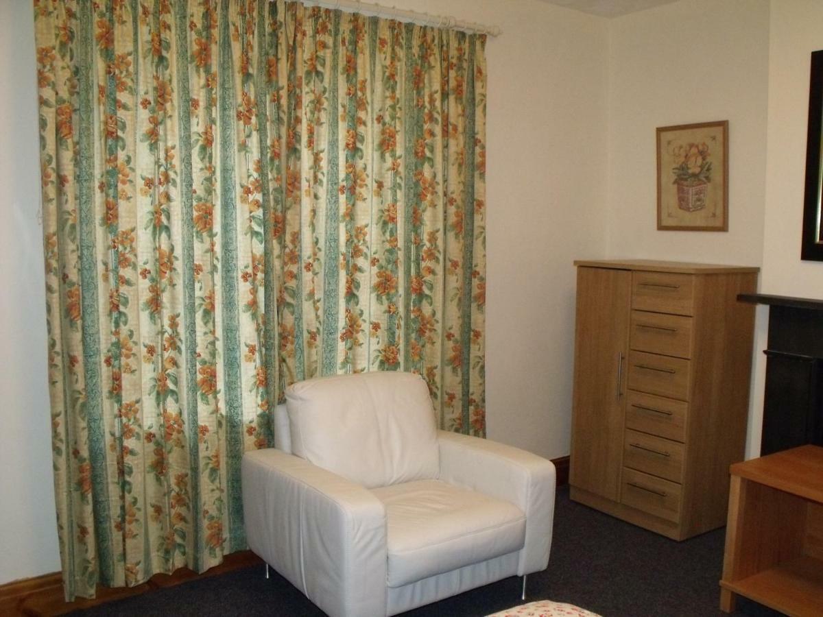 Cosy Ground Floor Disabled Friendly Room In Farm House Llandderfel Zewnętrze zdjęcie