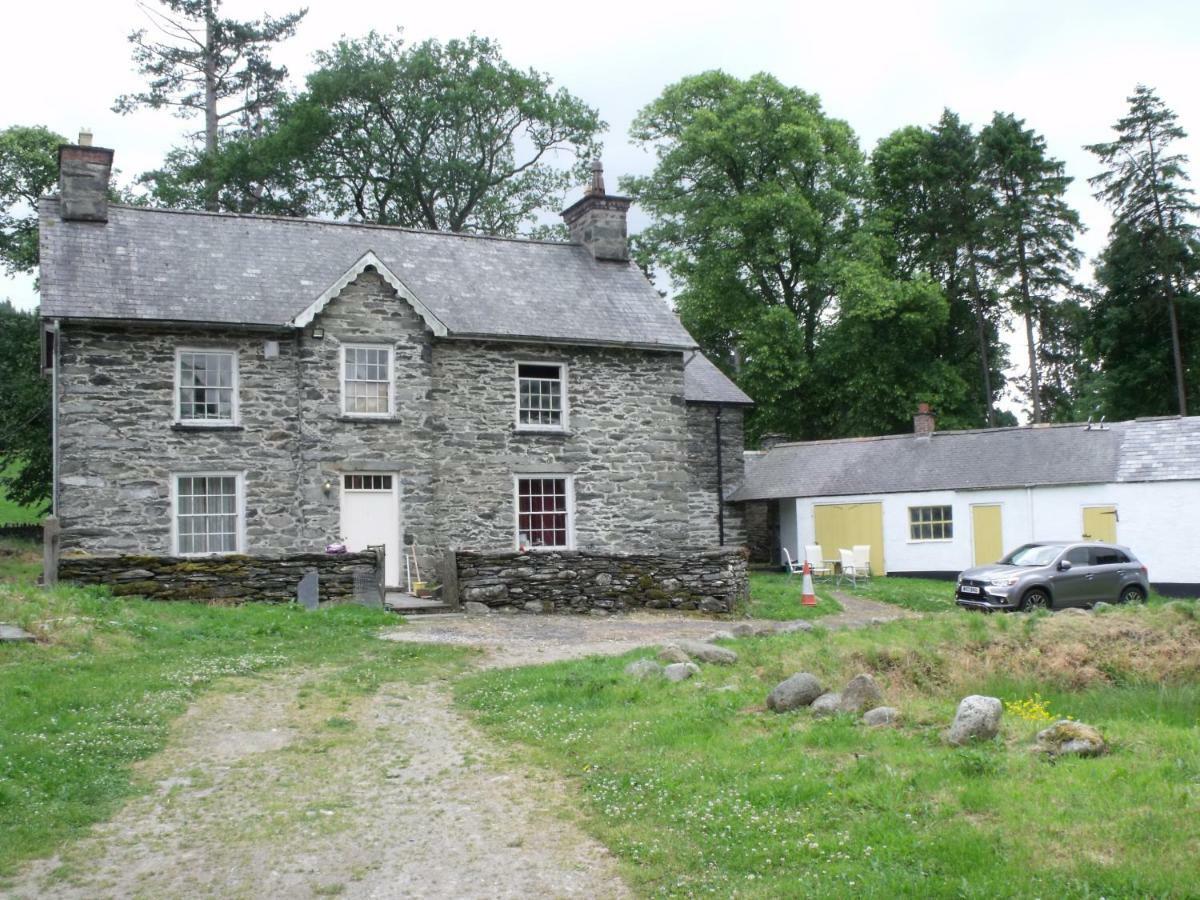 Cosy Ground Floor Disabled Friendly Room In Farm House Llandderfel Zewnętrze zdjęcie